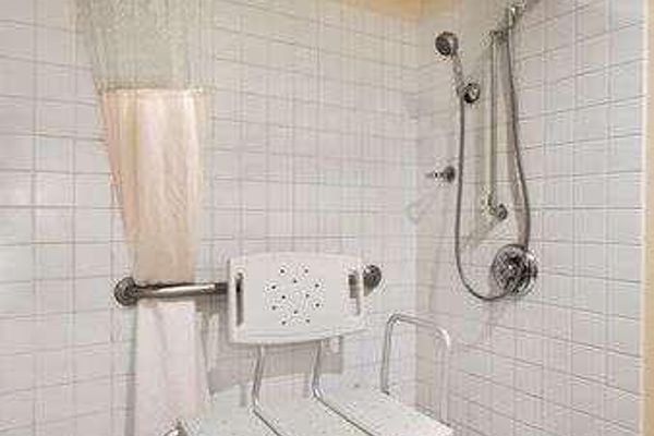 BAYMONT SUITES SPRINGFIELD (Springfield)